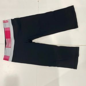 Below the knee Lululemon leggings